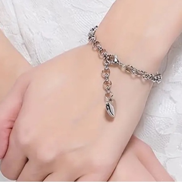 Heart Charm Bracelet (New) - Picture 3 of 7